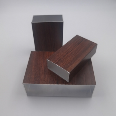 Los perfiles de aluminio del tubo del grano de madera sacaron la tubería rectangular de aluminio