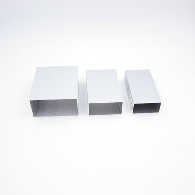 Los perfiles de aluminio del tubo de la sección cuadrada T5 6063 pulverizan revestido