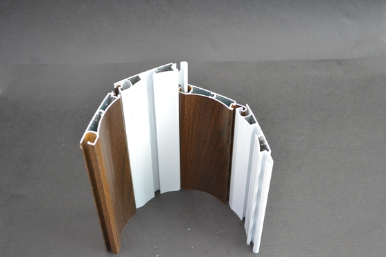 Perfiles de aluminio de la protuberancia del grano del rodillo del listón de madera del obturador para la puerta del garaje