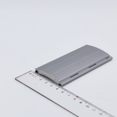 Perfil de aluminio del color de madera de encargo para la anchura del obturador 39m m del rodillo del listón general