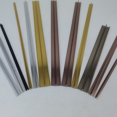 Los perfiles de aluminio que pulen la teja de afilamiento decorativa arreglan la plata popular y el color oro
