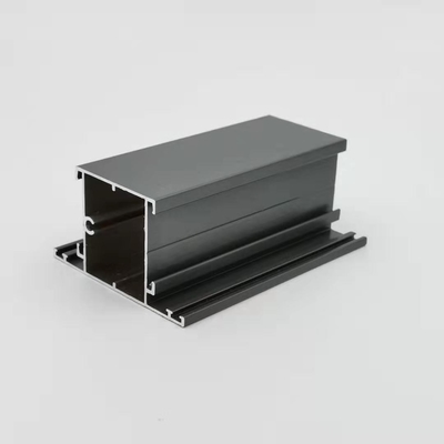 El polvo cubrió el perfil de aluminio Congo KE