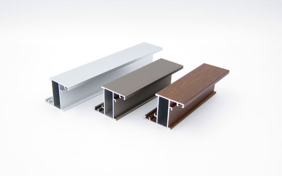 La protuberancia de la ventana de aluminio T8 de Linea 32 perfila químico pulido