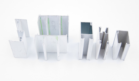 Perfiles de aluminio de la ventana de desplazamiento de Ecuador de la protuberancia de los perfiles 4