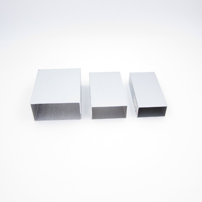 Los perfiles de aluminio del tubo de la sección cuadrada T5 6063 pulverizan revestido