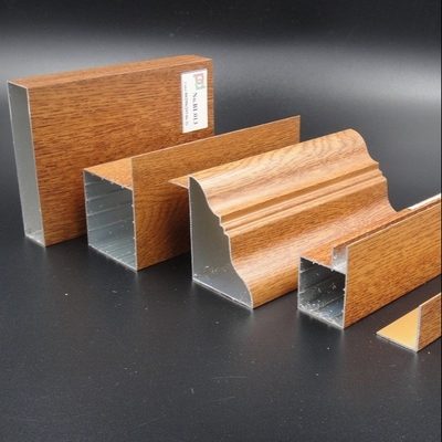 aislamiento de calor de aluminio del perfil del grano de madera de 0.4m m para Iraq Malasia