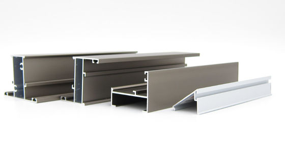 Buen precio Linea 42 la ventana de aluminio del marco 6063 T6 perfila de plata anodizada en línea