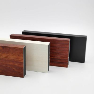 Buen precio La cocina de aluminio del OEM Libia perfila la protuberancia de aluminio del grano de madera en línea
