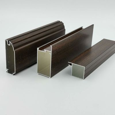 Buen precio La puerta de gabinete de aluminio de encargo T5 de Israel 6063 perfila el polvo grueso de 1.2m m cubierto en línea